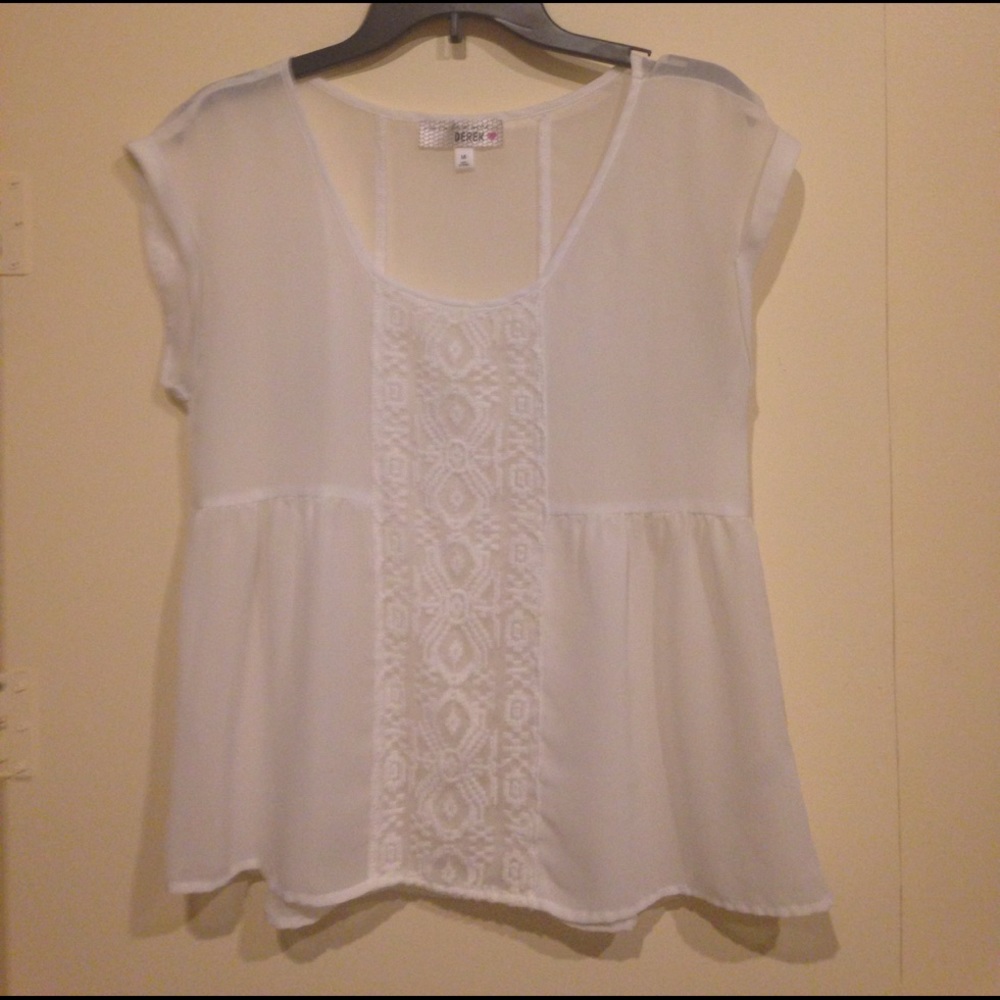 Sweet blouse with lace details