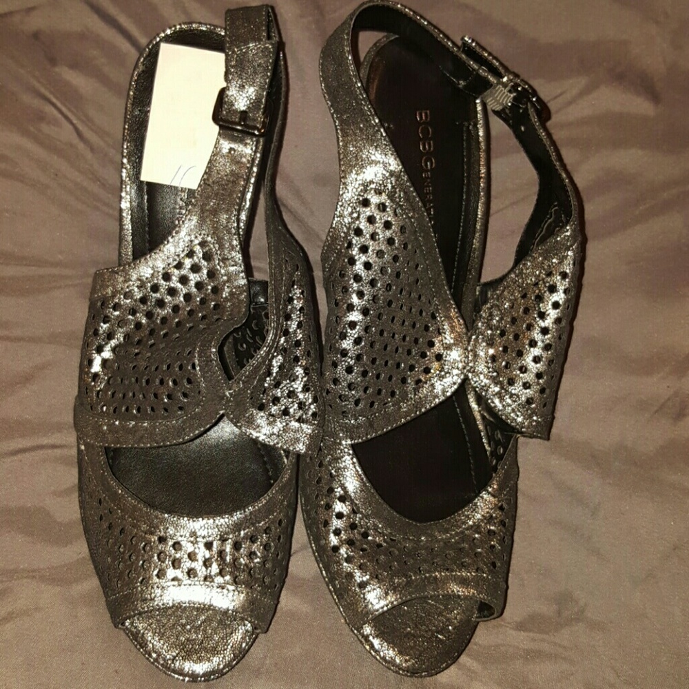 👠 BCBG silver heels size 11 brand new 👠