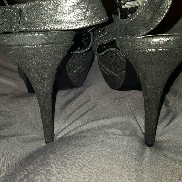 👠 BCBG silver heels size 11 brand new 👠 - Picture 2 of 4