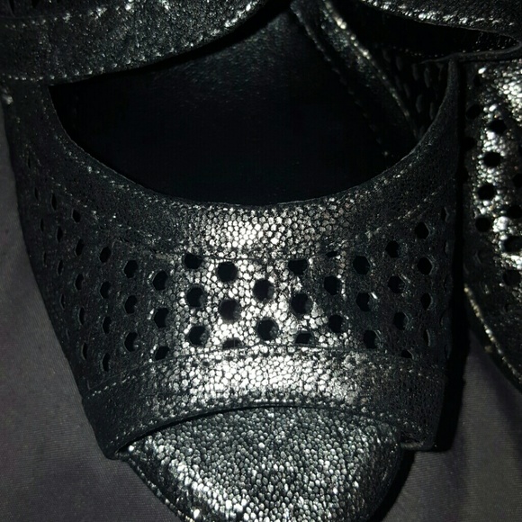 👠 BCBG silver heels size 11 brand new 👠 - Picture 3 of 4