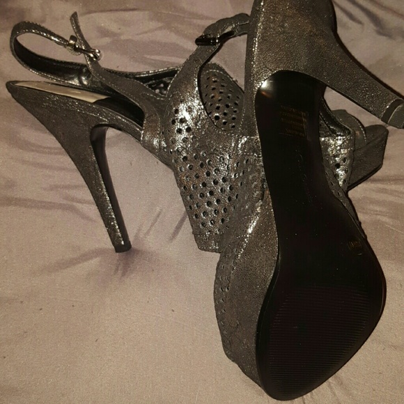 👠 BCBG silver heels size 11 brand new 👠 - Picture 4 of 4