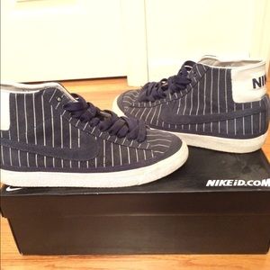 Nike Pinstripe Blazers Size 7 Mens/ 8.5 Womens