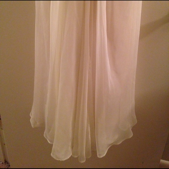 White beaded gown - Picture 4 of 6