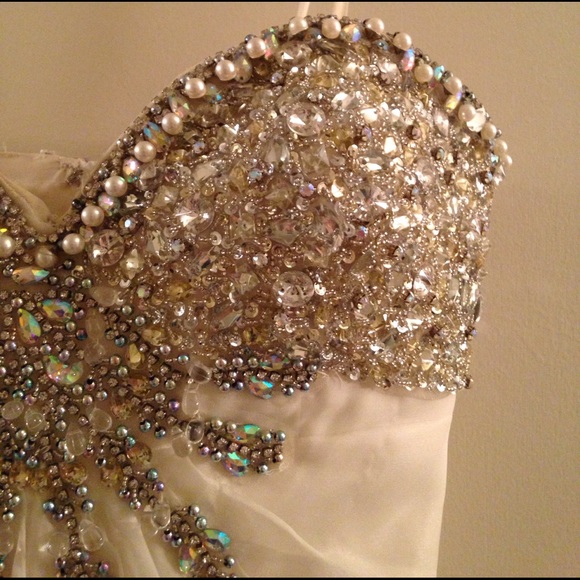 White beaded gown - Picture 6 of 6