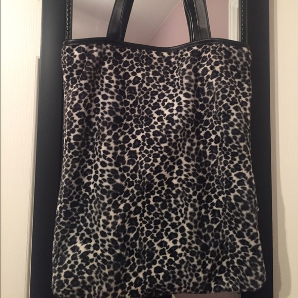 Hand Bag - Picture 3 of 7