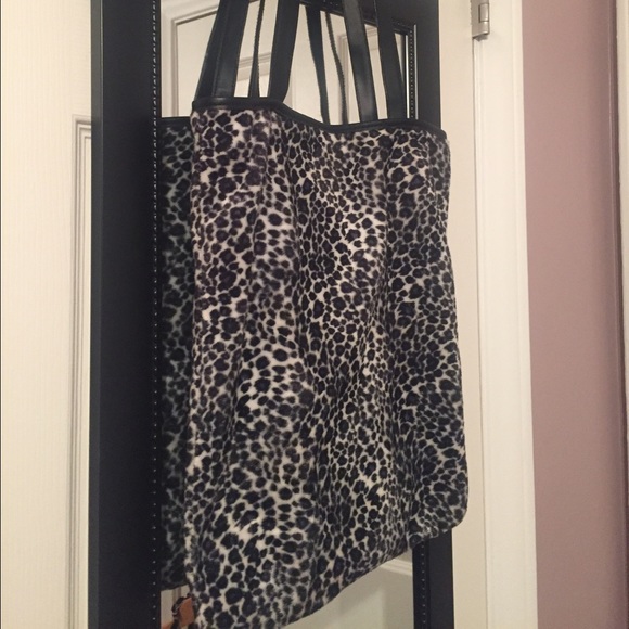 Hand Bag - Picture 4 of 7