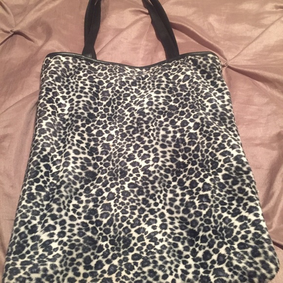 Hand Bag - Picture 5 of 7