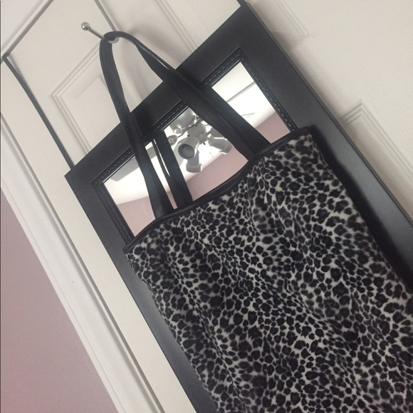 Hand Bag - Picture 2 of 7