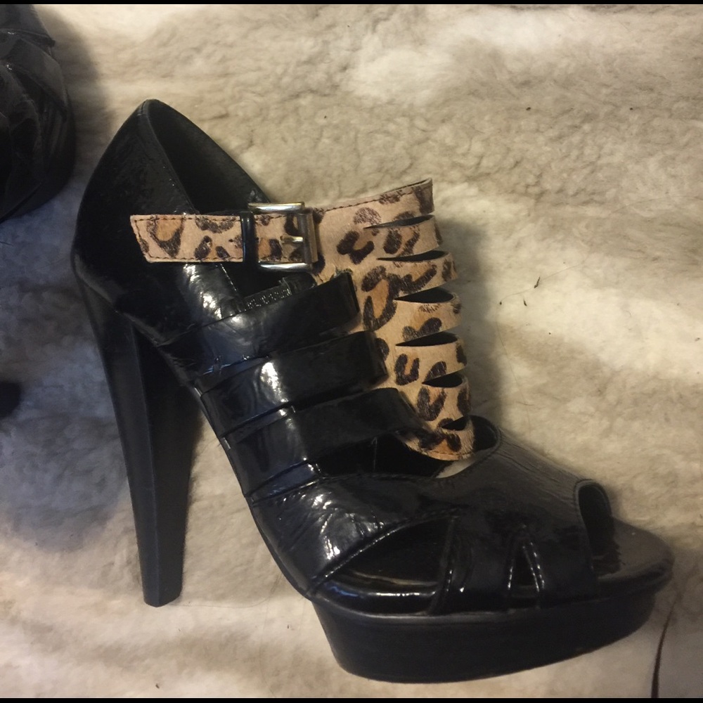 ⚫️ Leopard Pumps