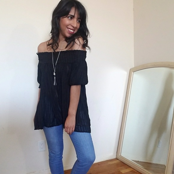 BLACK PLEATED OFF SHOULDER TOP - Picture 4 of 4