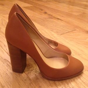 Banana republic round toe pumps