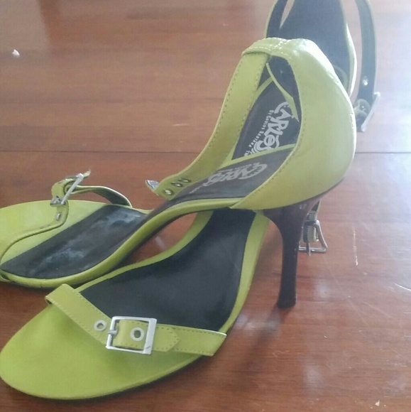 Gorgeous high heels - Picture 2 of 3