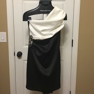 One shoulder stunning dress