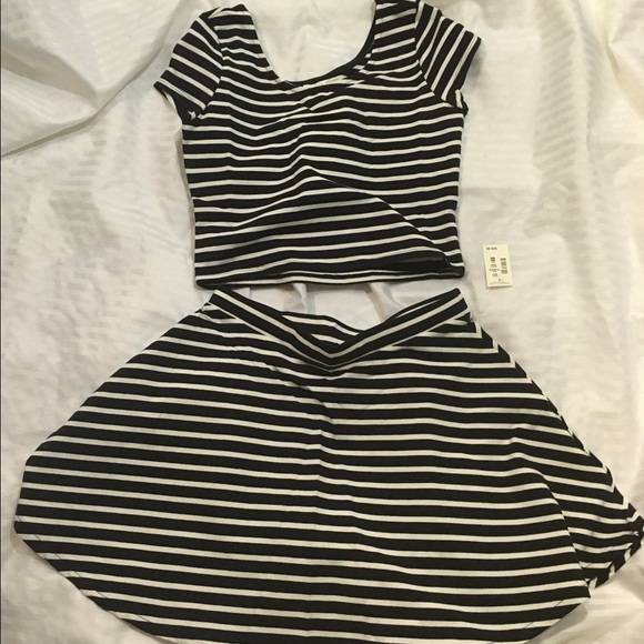 Aeropostale Striped Black/White Scoop Neck Bodycon - Picture 4 of 4