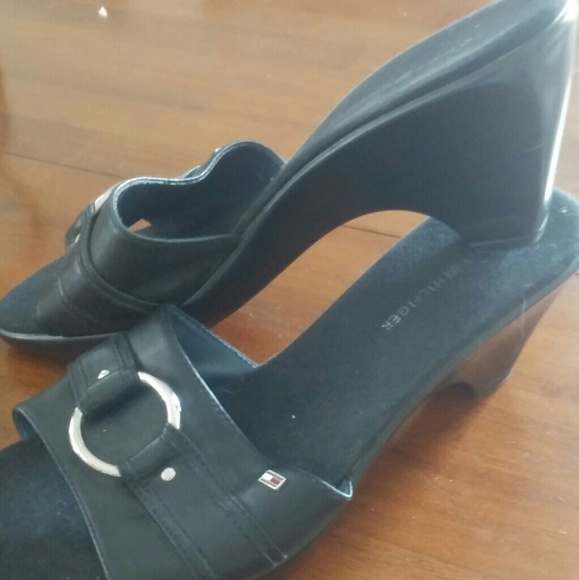 Tommy Hilfiger - Picture 2 of 2