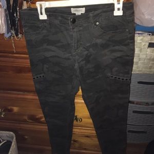 Skinny camouflage pants