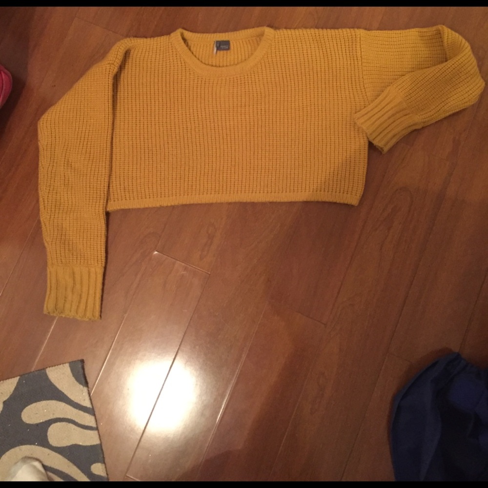 Crop top sweater