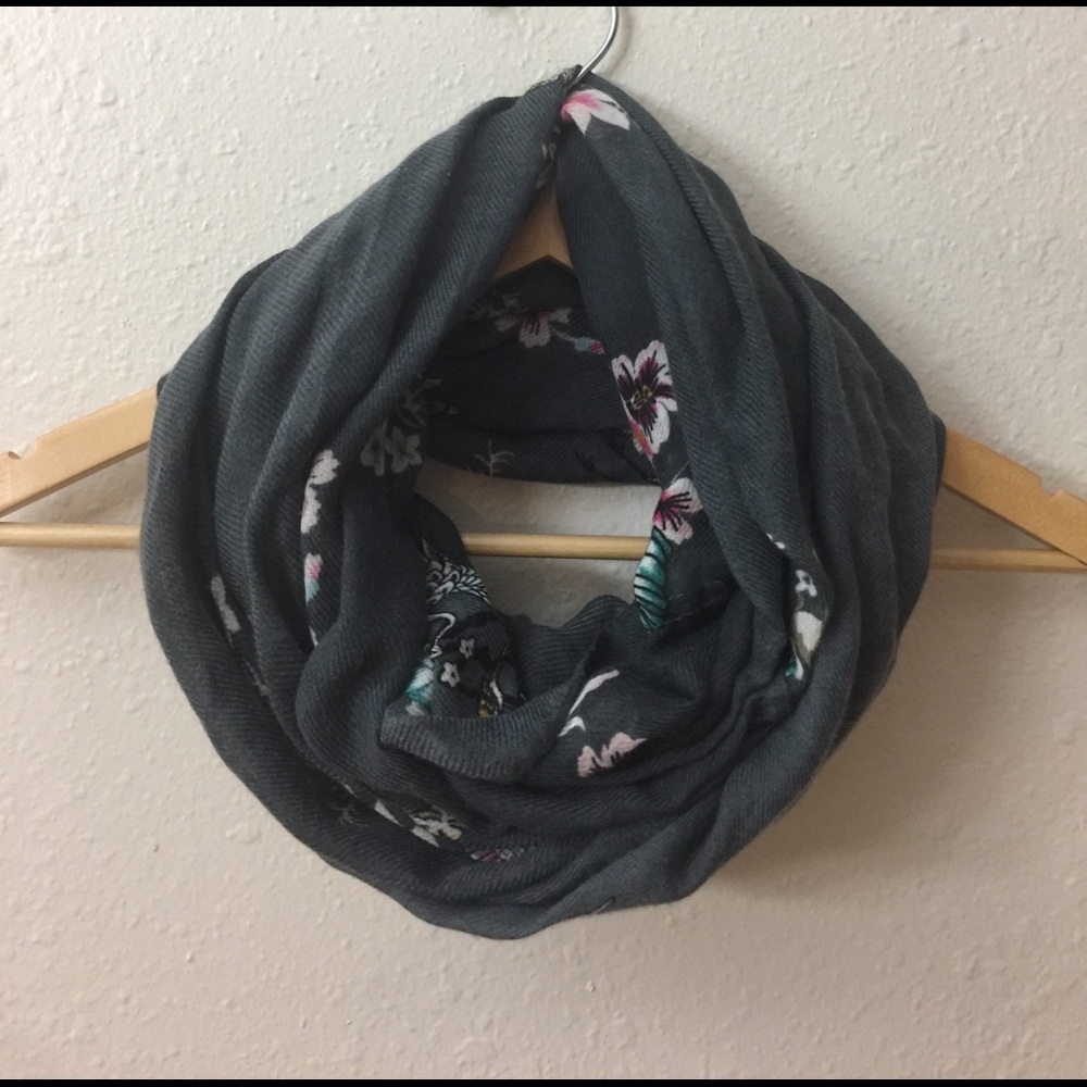 Grey floral circle scarf