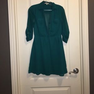 Quarter length green sleeve dress