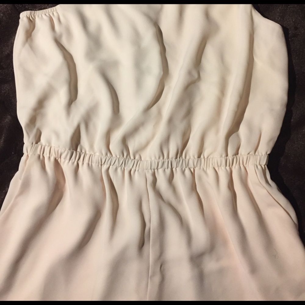 🎉HP🎉💥SALE💥NWT One Shoulder Cream Romper - Picture 5 of 7