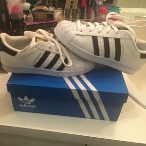 Adidas superstar J youth size 5 1/2