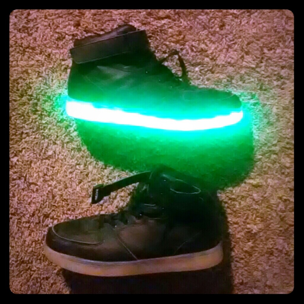 LED sneakers - Picture 1 of 1