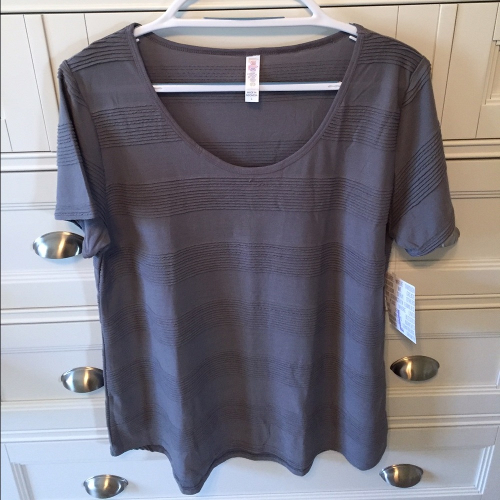 Lularoe large classic tee