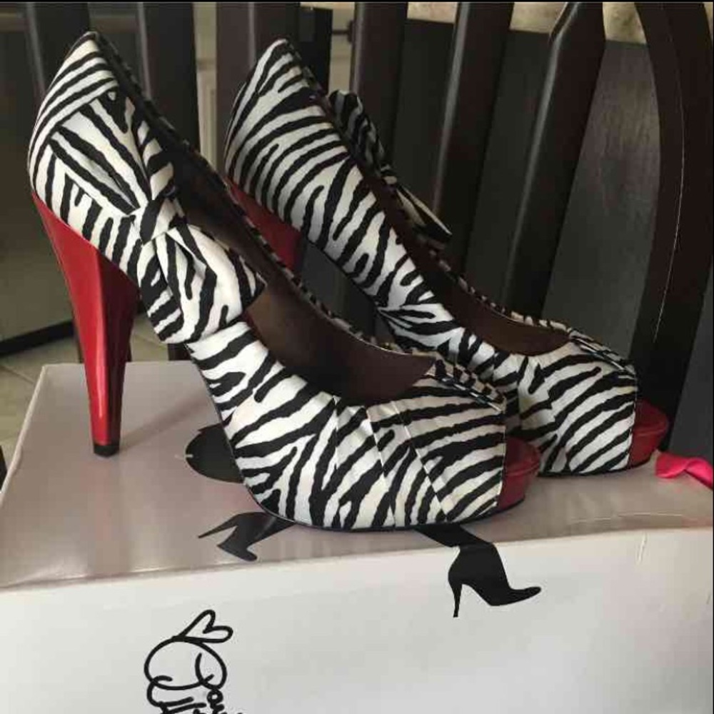 Zebra peep toe heel 7.5