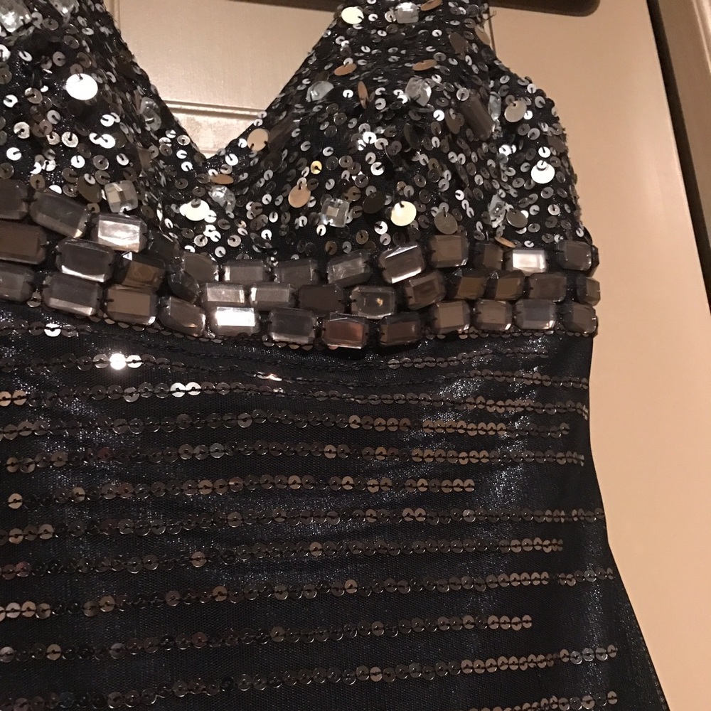 Dress - Picture 3 of 3
