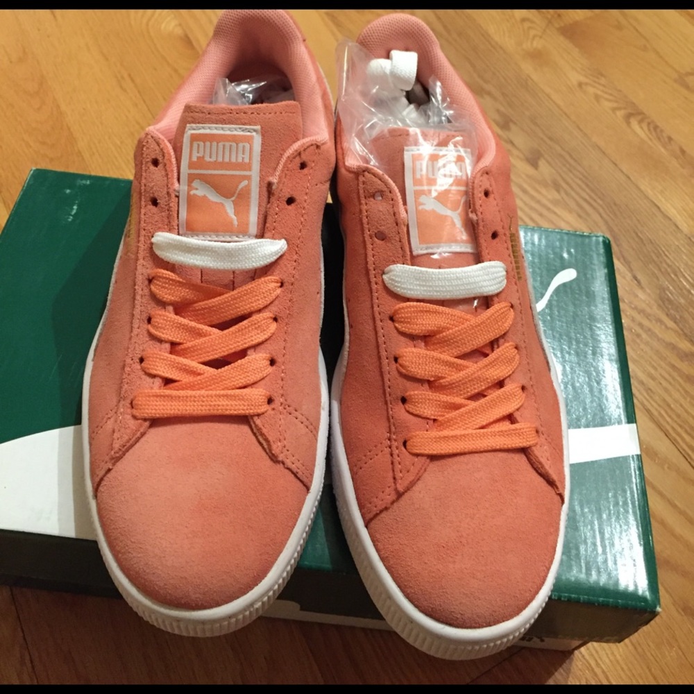 Women's Puma classic suede size 7.5