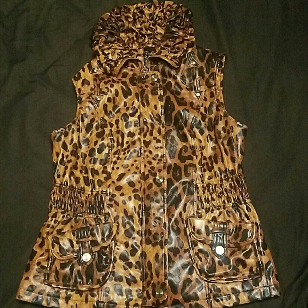 ⚠️SOLD⚠️Leopard print vest