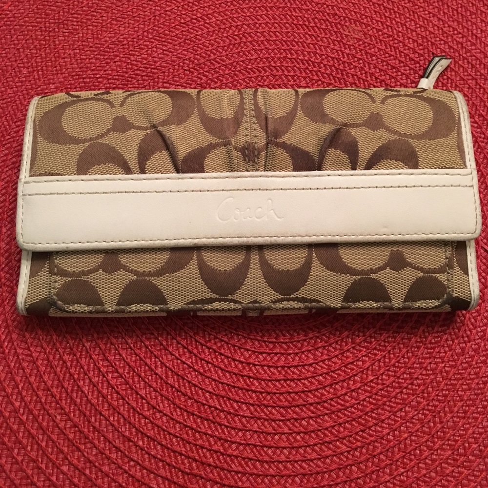 Coach wallet for ladies