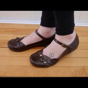 Chinese Laundry Brown Buckle-Up Flats