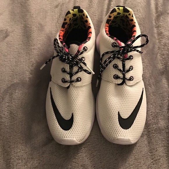 Nike Shoes - Nike Roshe Rare