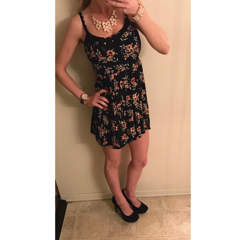 ✨Black and white polka dot floral dress✨