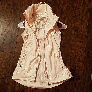 Lululemon cream lightweight vest