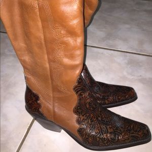Ladies cowboy boots size 10
