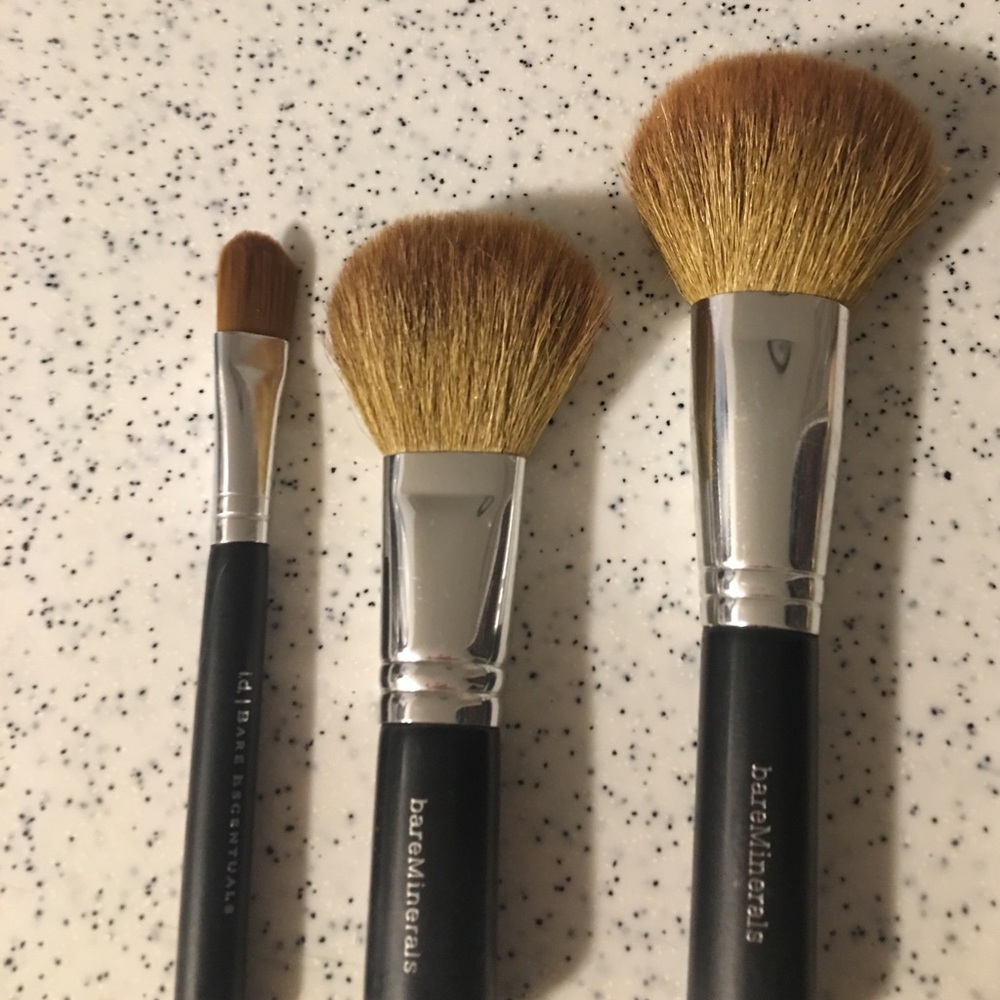 Listing for @tholding12 3 BareMinerals brushes