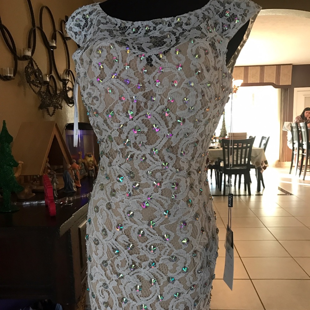SOLD!!!!!!!!Vienna Prom Size 4 NWT