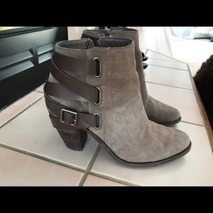 Dolce Vita zip up booties
