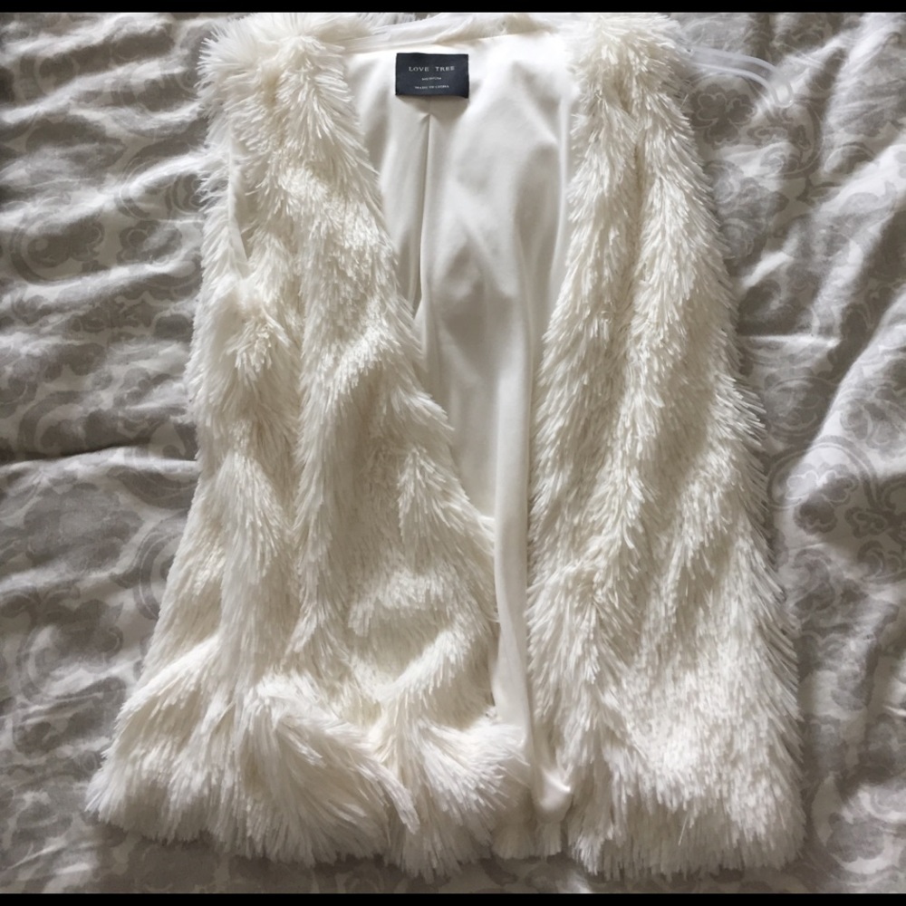 Boutique White Furry Vest
