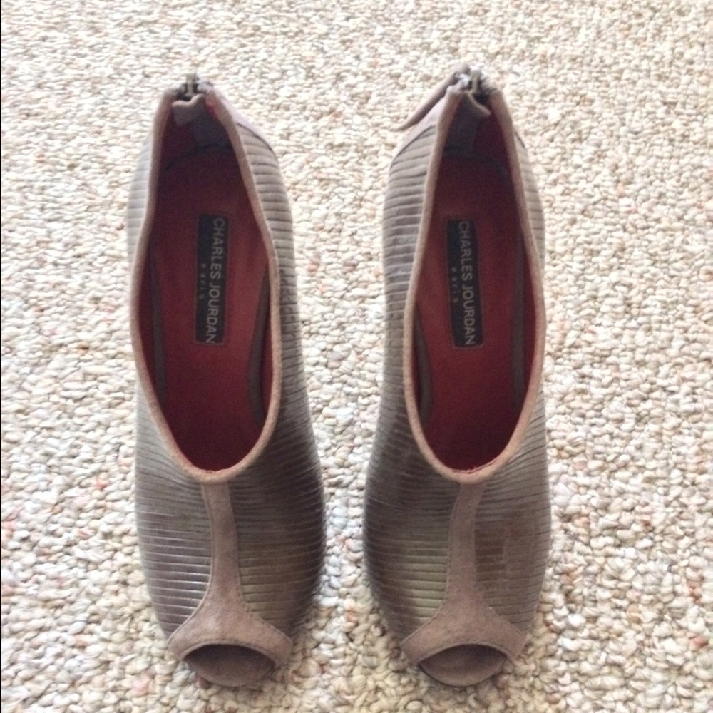 Charles Jourdan grey peeptoe bootie heel