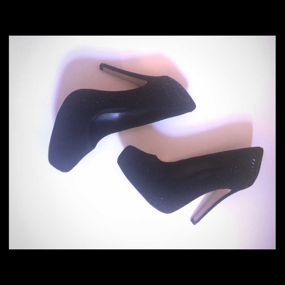 BCBGeneration blk suede pumps hidden platform sz 6