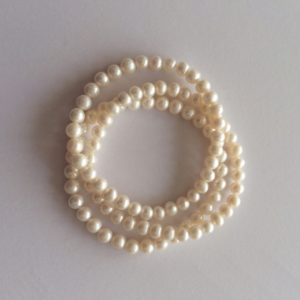 NEW- White Freshwater Pearl with elastic bands