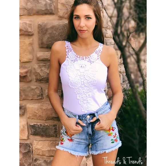 ๐ธCrocheted Lace Cami - Picture 3 of 6