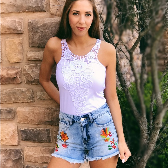 ๐ธCrocheted Lace Cami - Picture 4 of 6