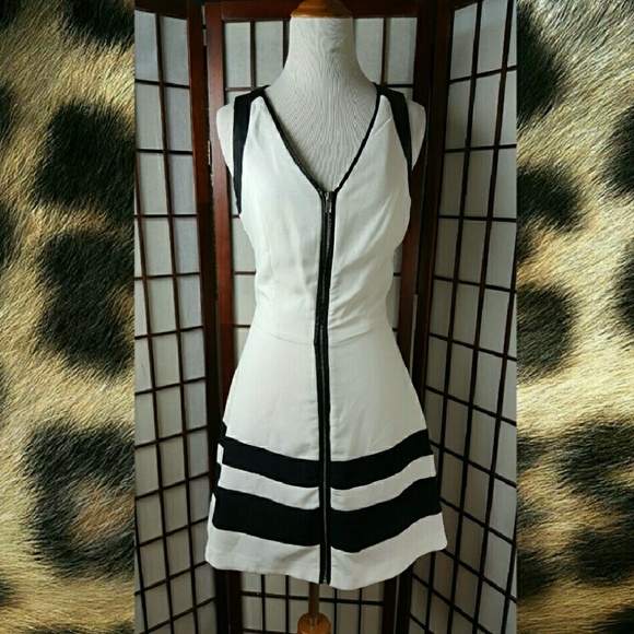 W118 by Walter Baker Dresses & Skirts - Zip Up Front Camia Sleeveless V Neck A-Line Dress