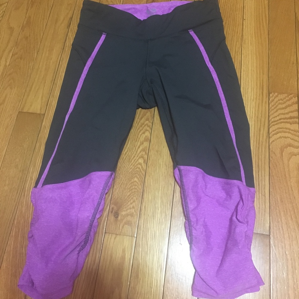 Capri champion work out pants. EUC