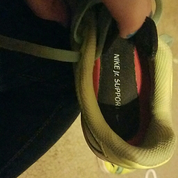 Neon Nike Jr support shoes - Picture 4 of 4