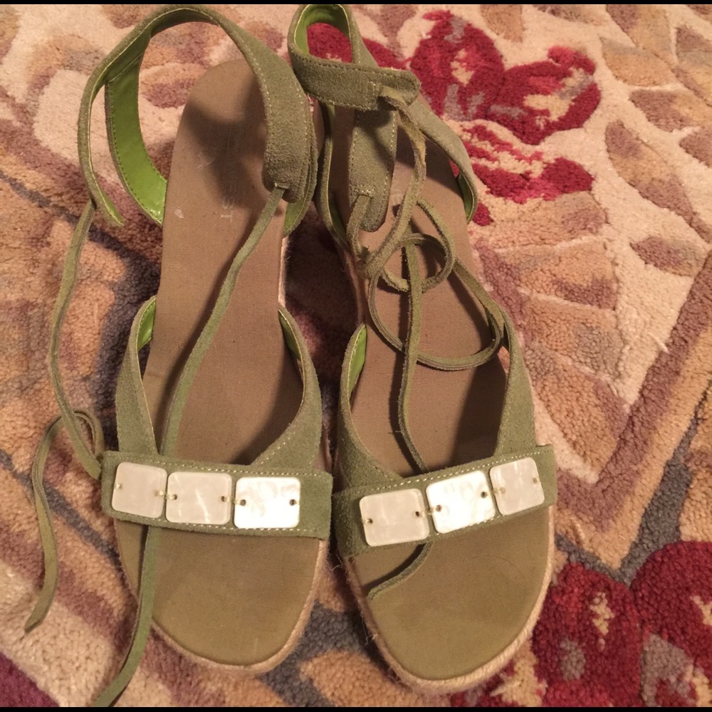NINE WEST Olive Green Suede Tie Wedges